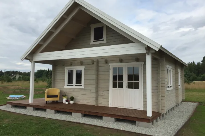 Palkmaja lasuurvärvimine